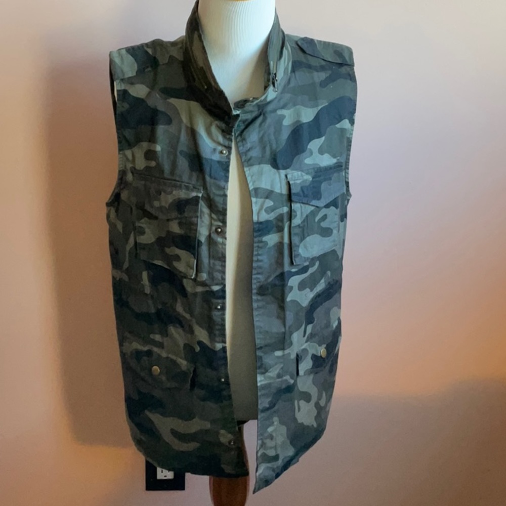 Love Tree Camo Vest